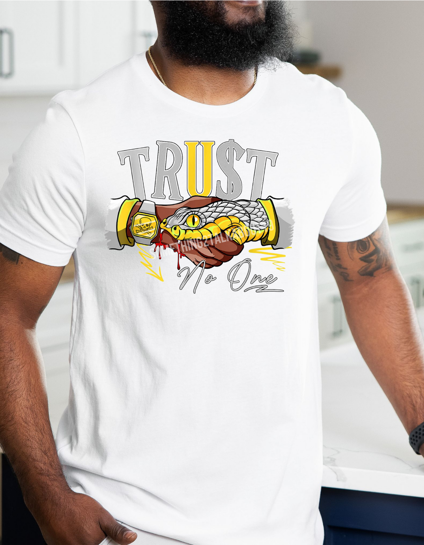 Trust No One (Snake Handshake) T-shirts Unisex